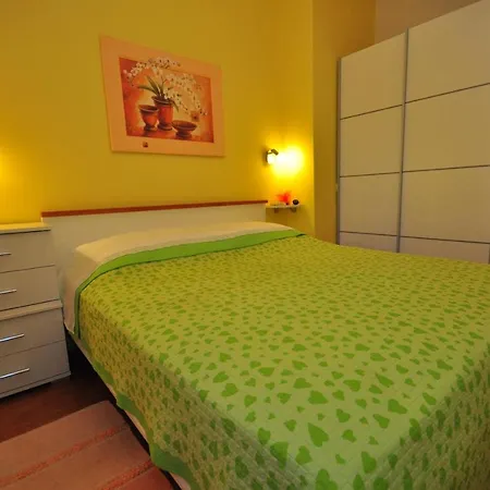 Apartment Tri Palme