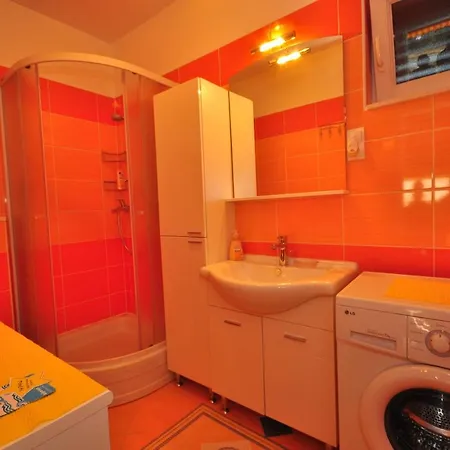 Apartment Tri Palme Prvic Sepurine