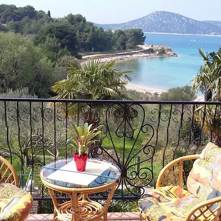 Apartment Tri Palme