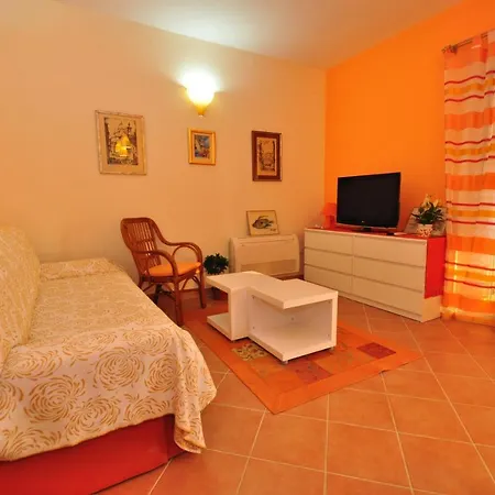 Apartment Tri Palme Prvic Sepurine