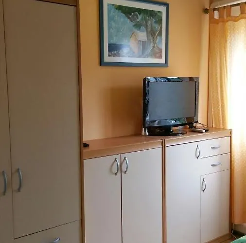 Tri Palme * Prvic Sepurine