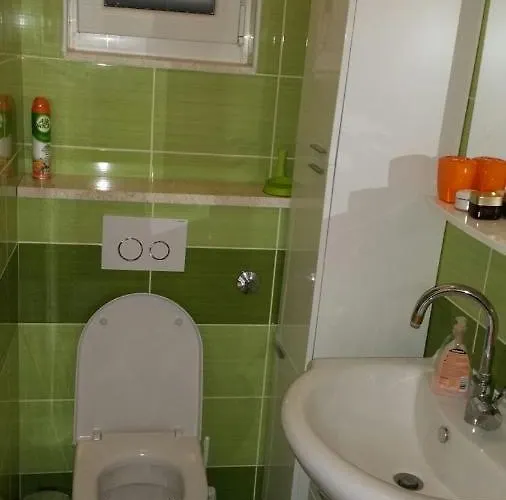 Tri Palme * Prvic Sepurine